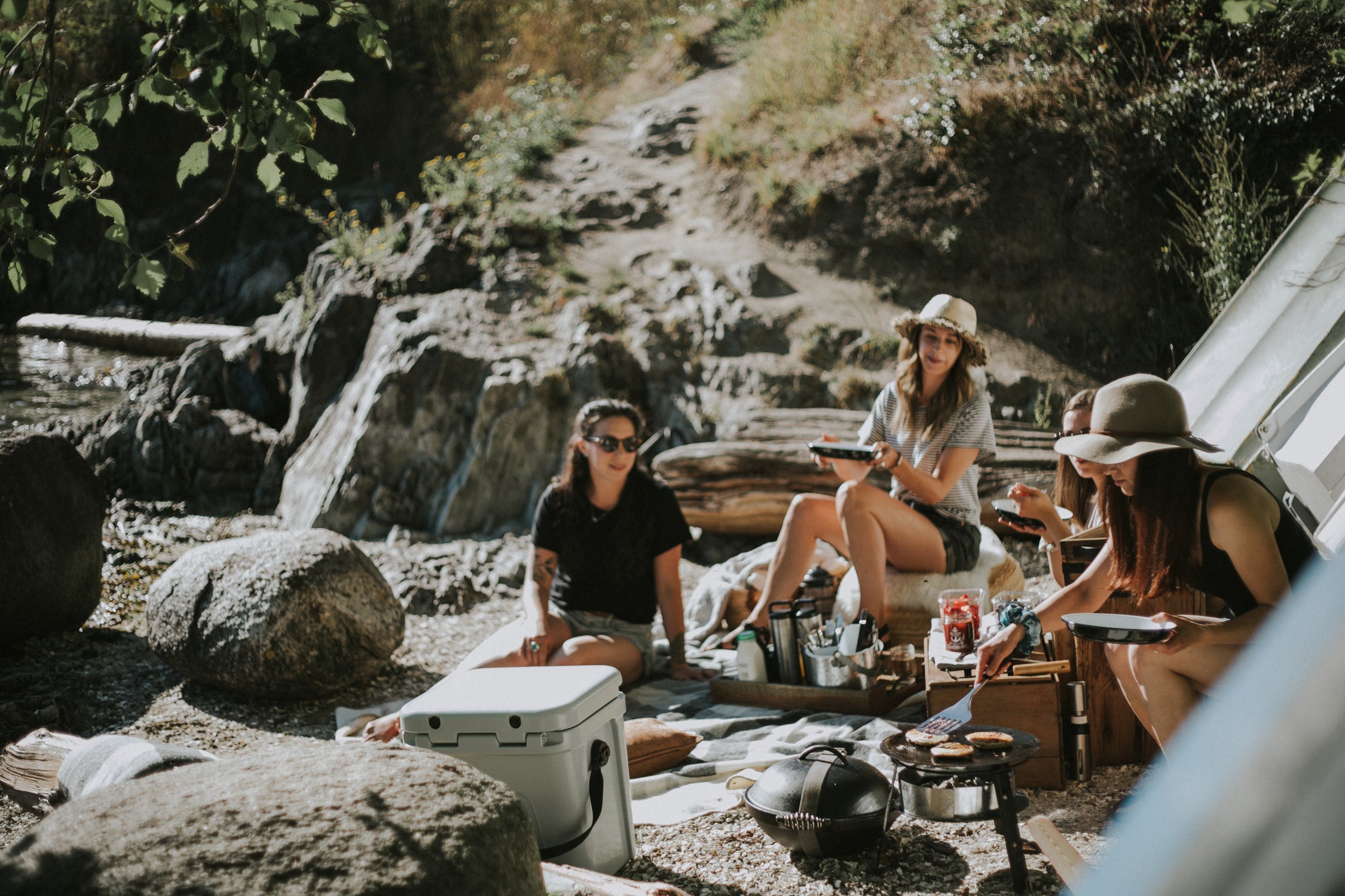 Babes On Beaches - do Brunch