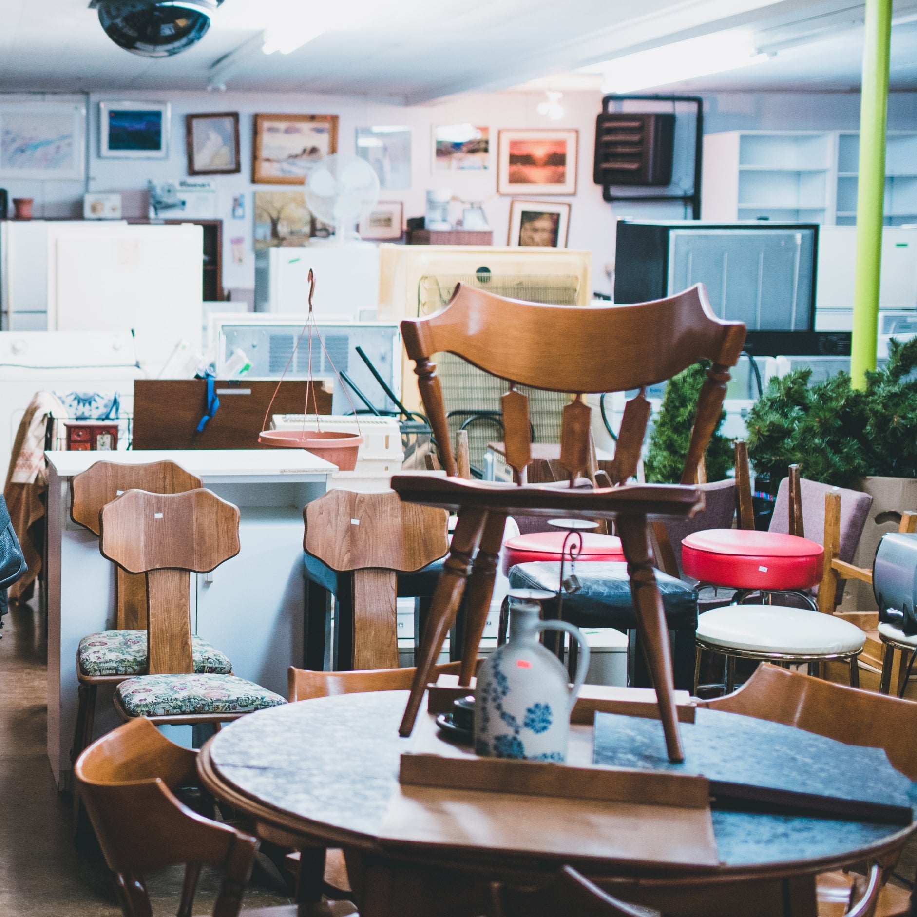 THRIFT STORE EDIT  |  Second Hand Shopping Guide