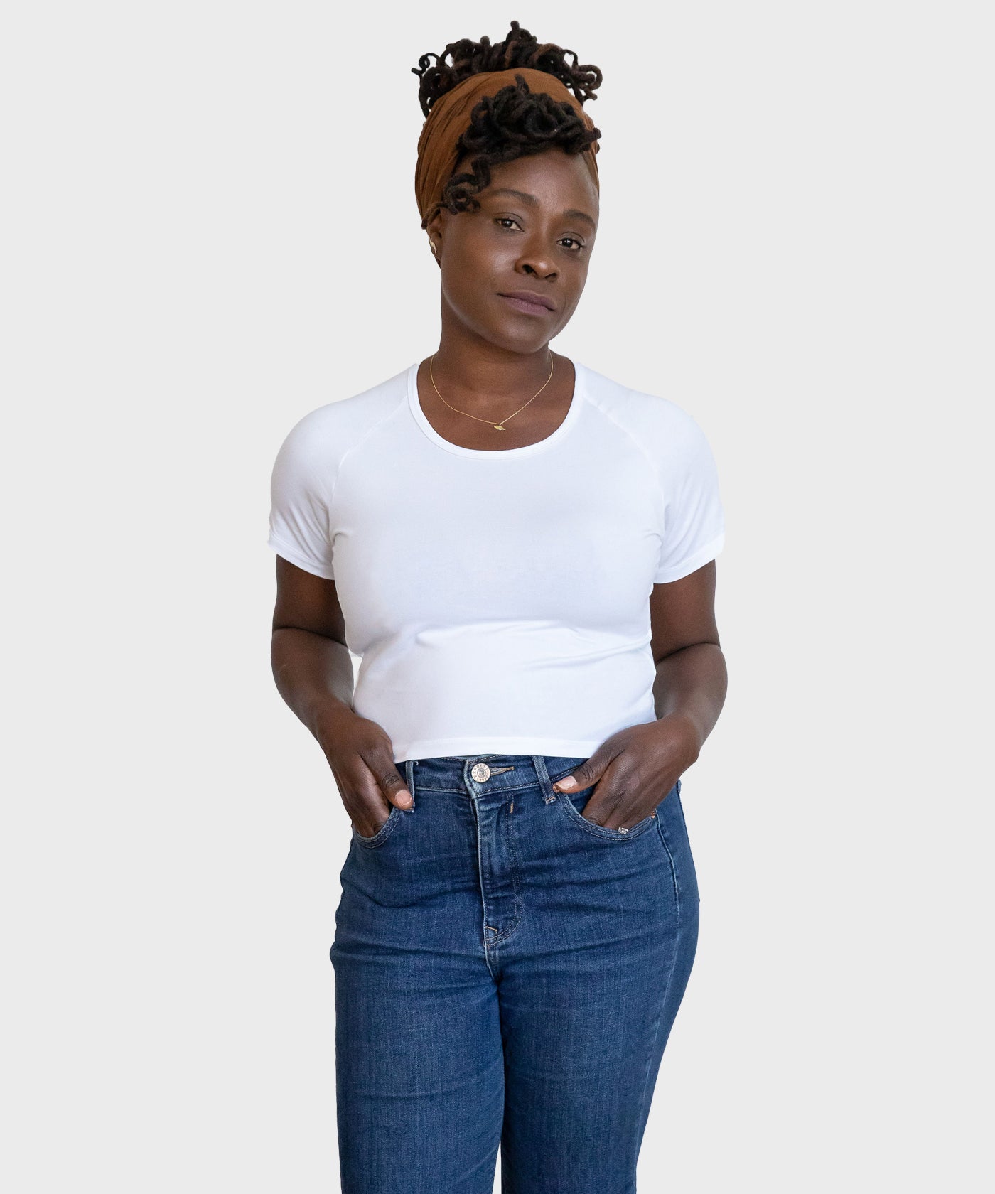 Fitted white hot sale crop tee